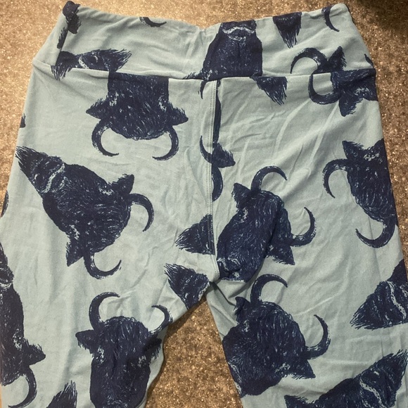 Lularoe buffalo leggings - Picture 2 of 2